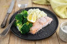 Saumon Grillé – Pommes de Terre – Brocoli