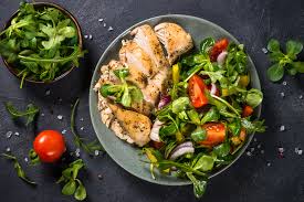 Poulet – Quinoa – Épinards – Amandes